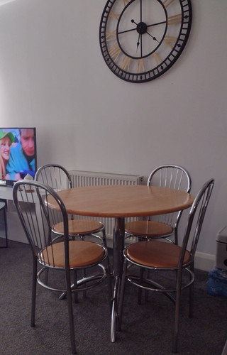 Round dining table - &, 4