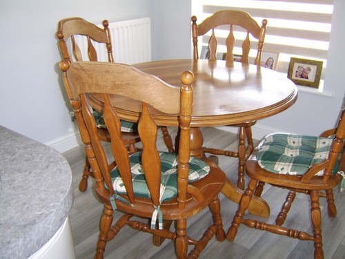 Round dining table and chairs - round,
